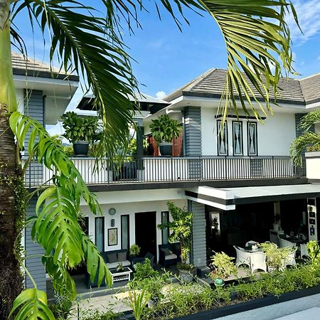 Villa Rumah Putih Abu Abu Senggigi Esterno foto