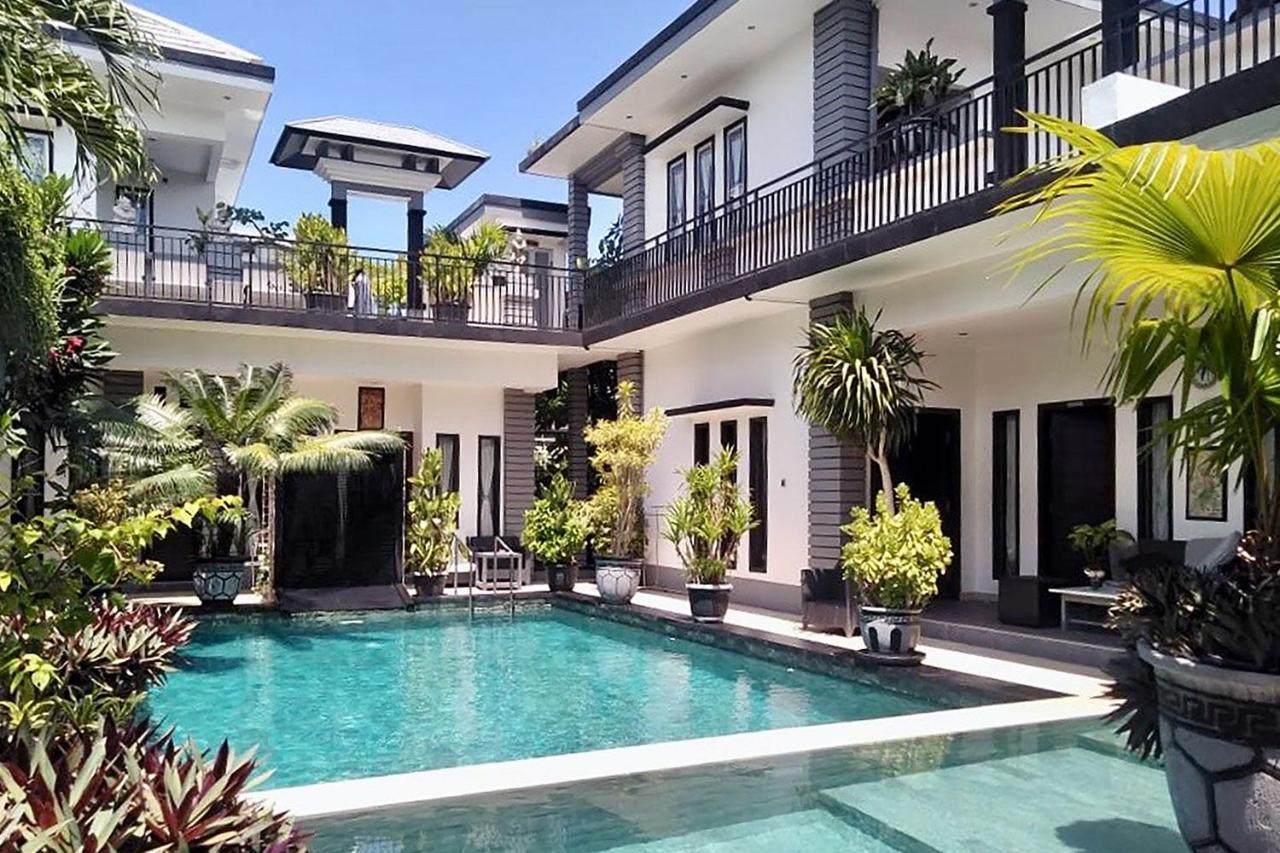 Villa Rumah Putih Abu Abu Senggigi Esterno foto