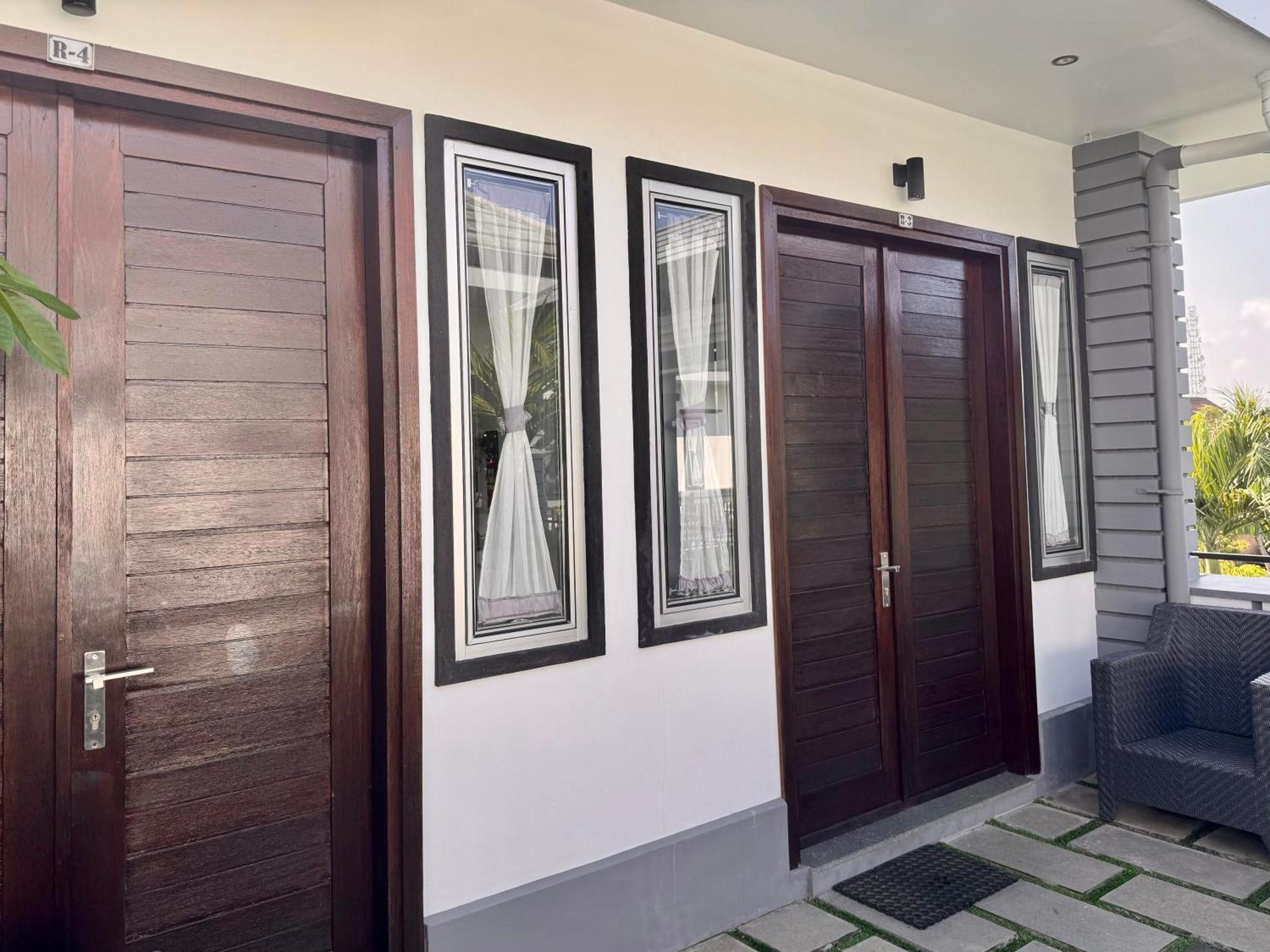 Villa Rumah Putih Abu Abu Senggigi Esterno foto