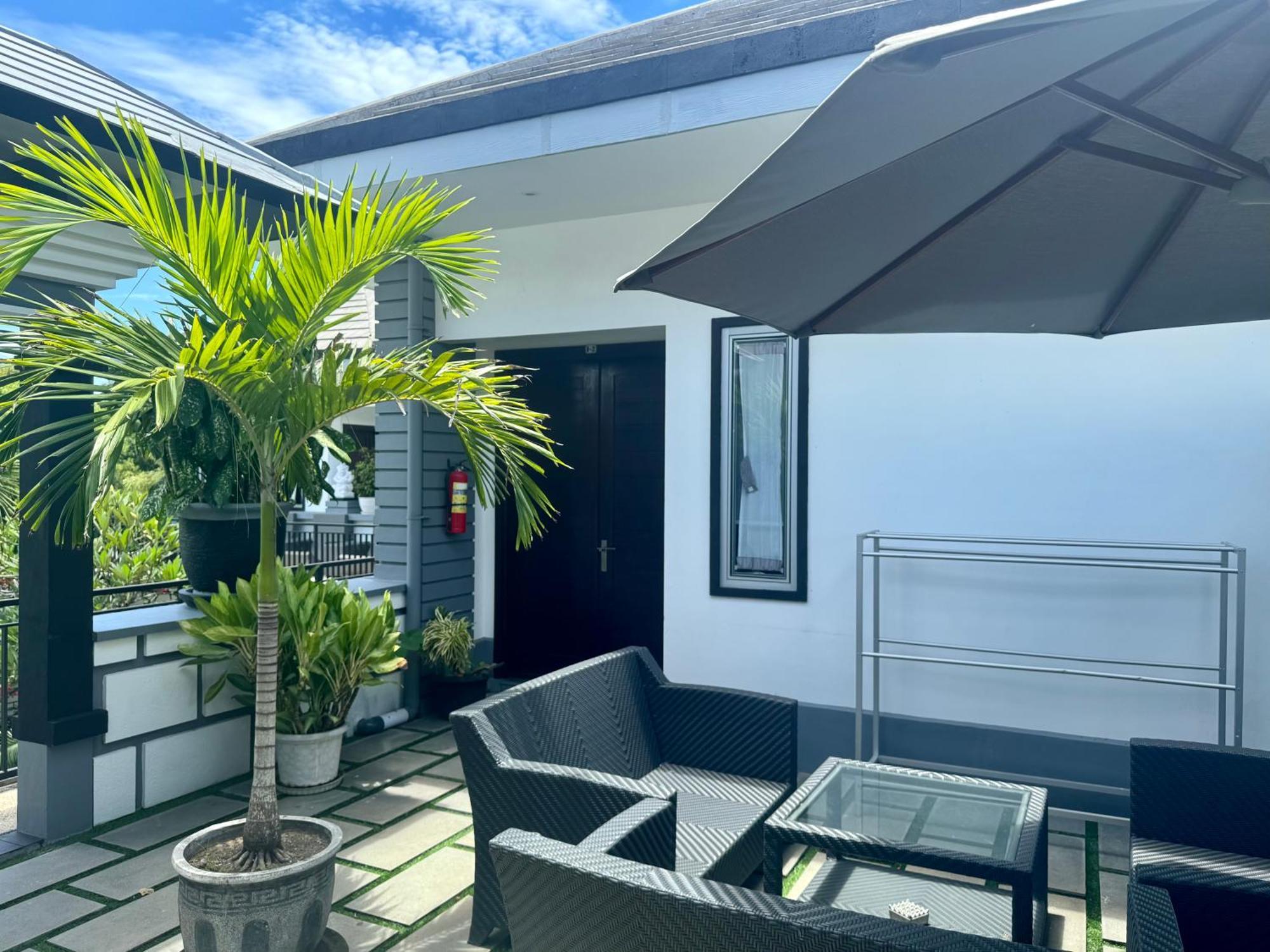 Villa Rumah Putih Abu Abu Senggigi Esterno foto
