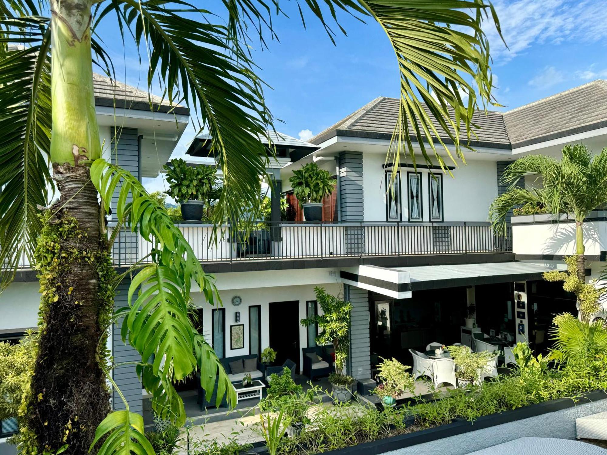 Villa Rumah Putih Abu Abu Senggigi Esterno foto
