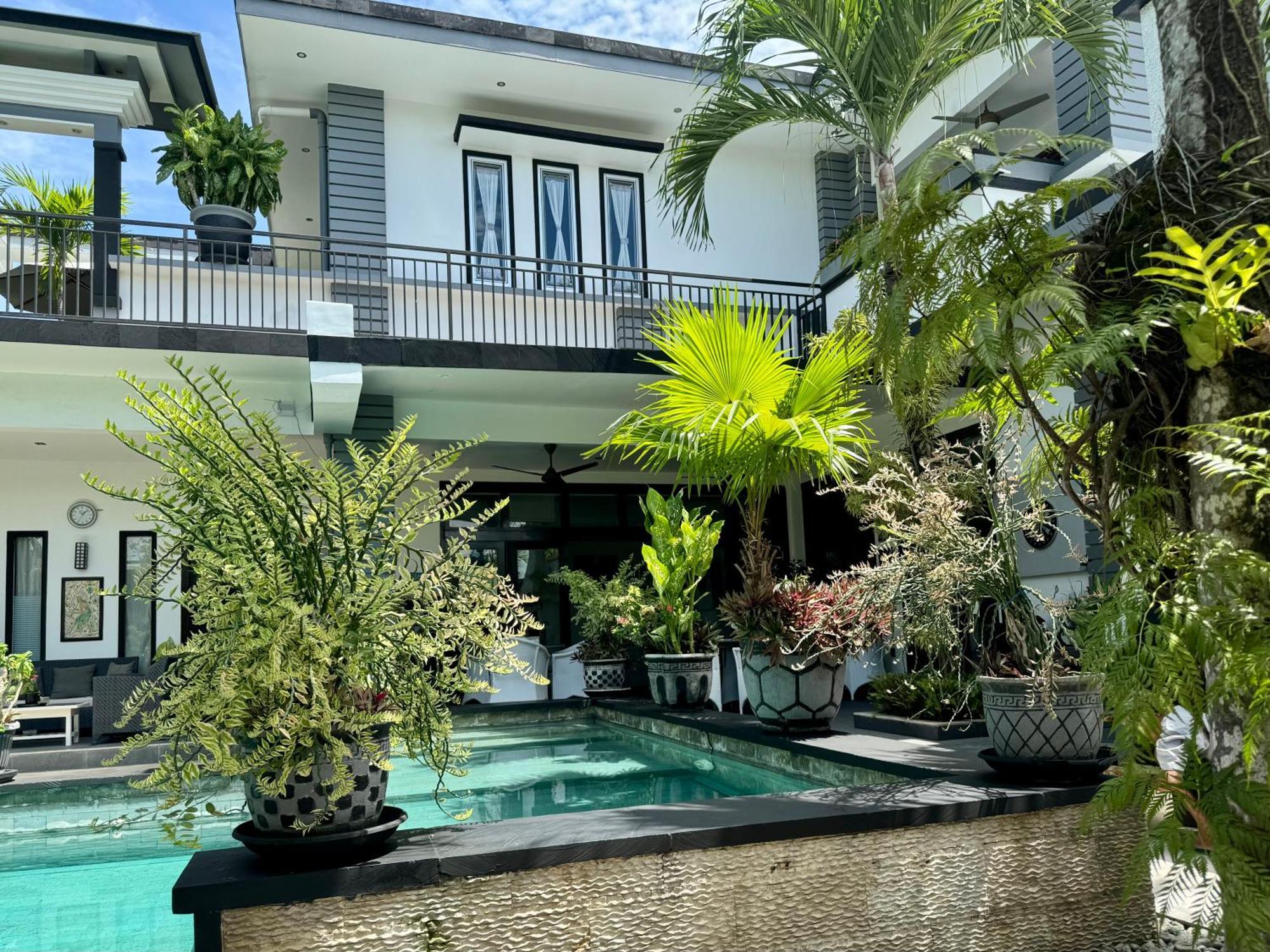 Villa Rumah Putih Abu Abu Senggigi Esterno foto