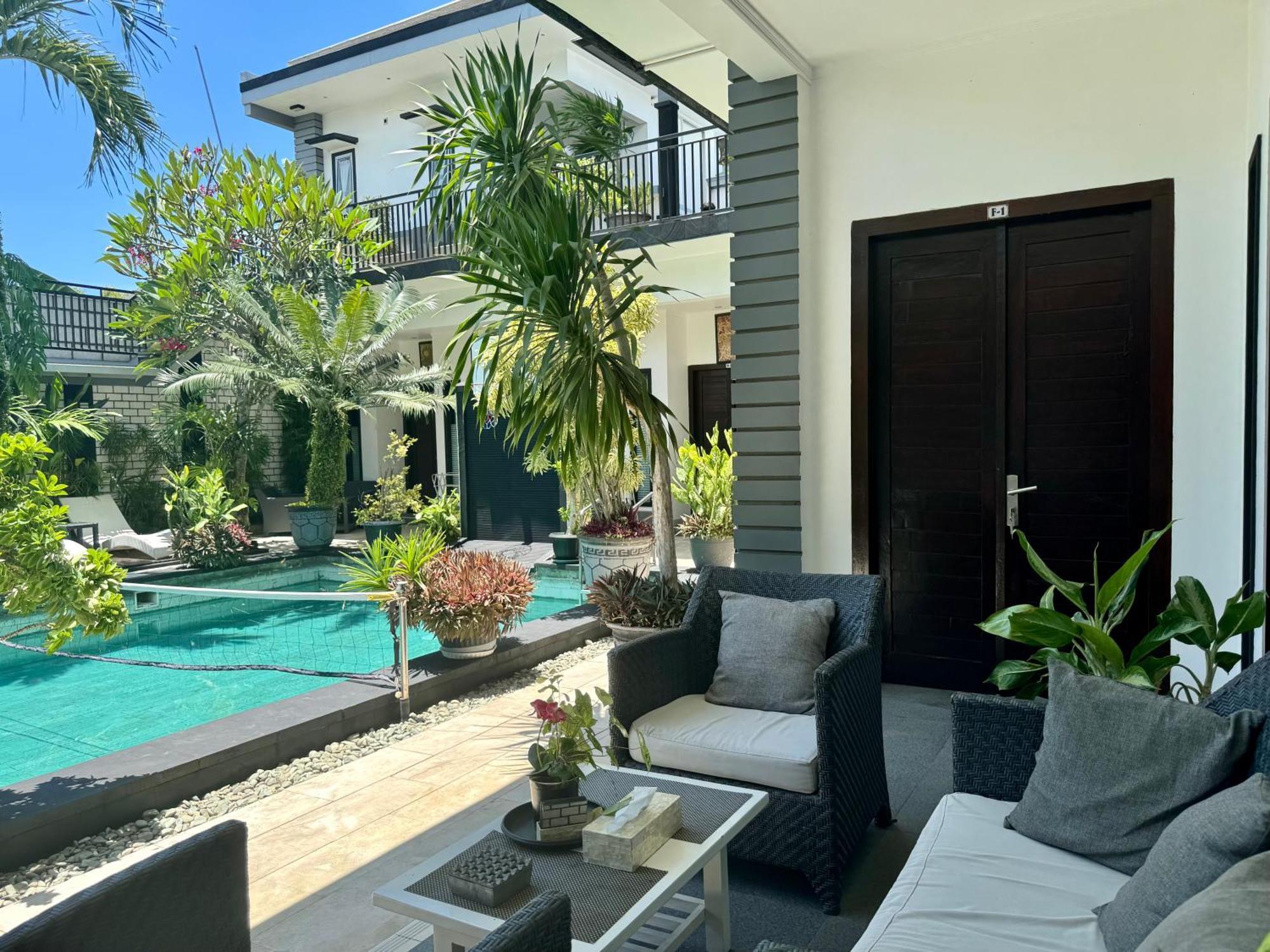 Villa Rumah Putih Abu Abu Senggigi Esterno foto