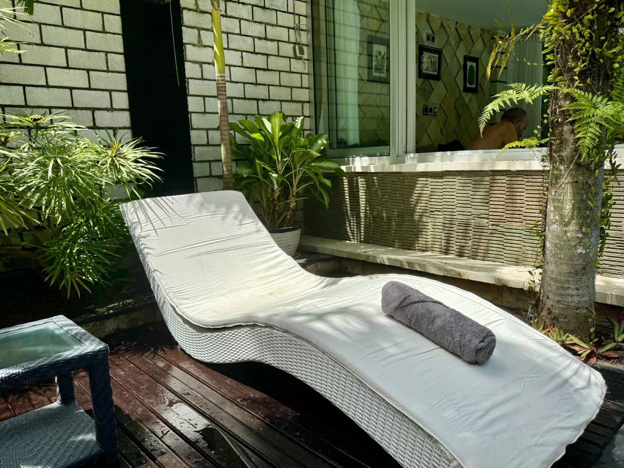Villa Rumah Putih Abu Abu Senggigi Esterno foto