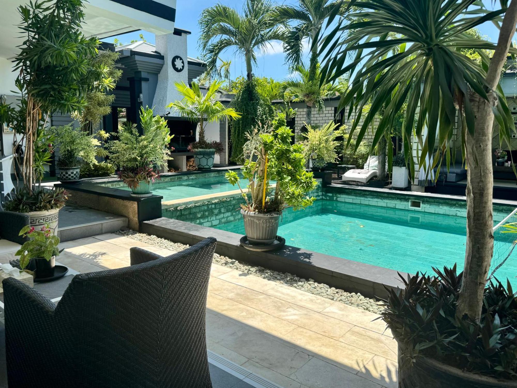 Villa Rumah Putih Abu Abu Senggigi Esterno foto