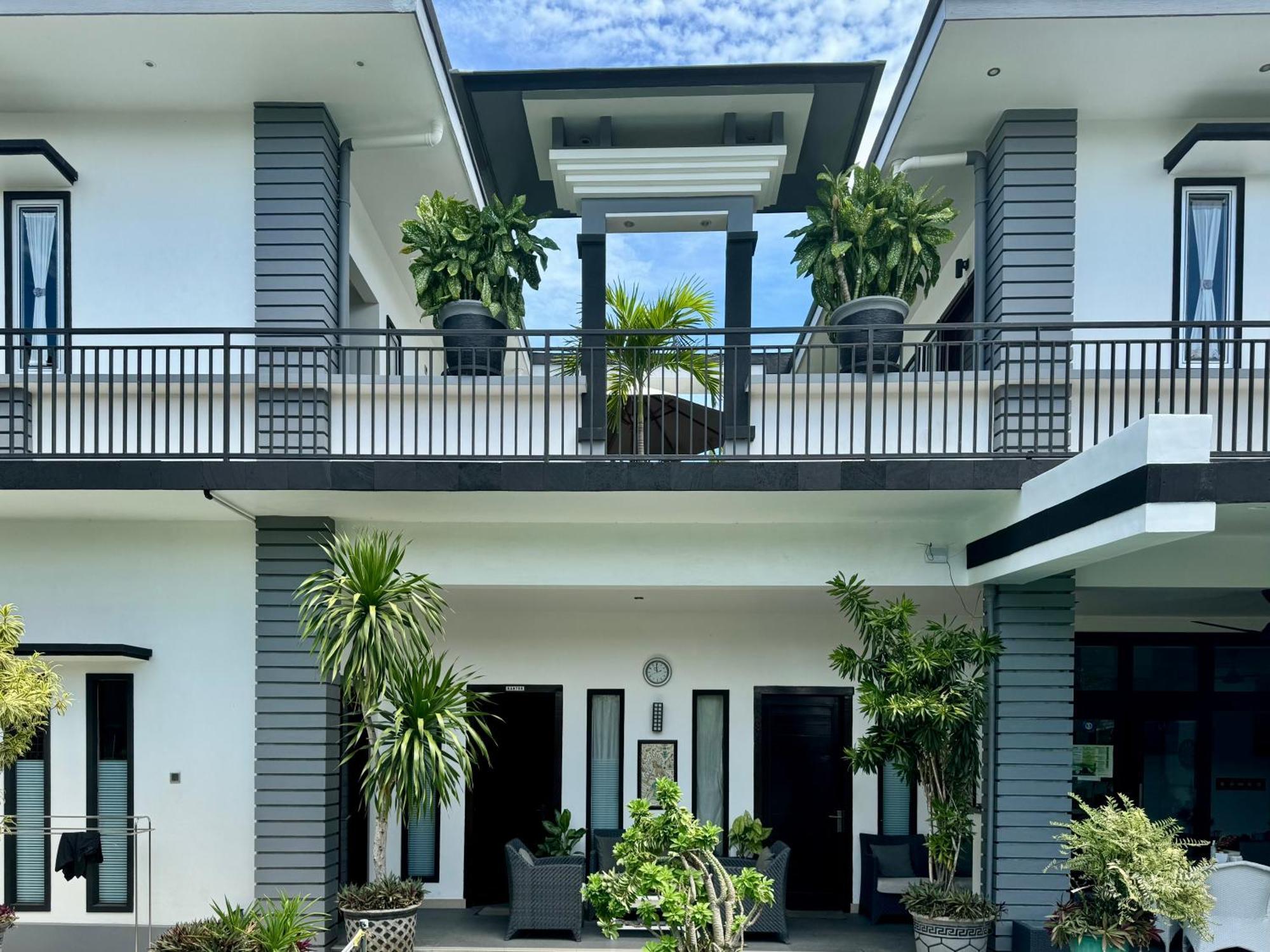 Villa Rumah Putih Abu Abu Senggigi Esterno foto