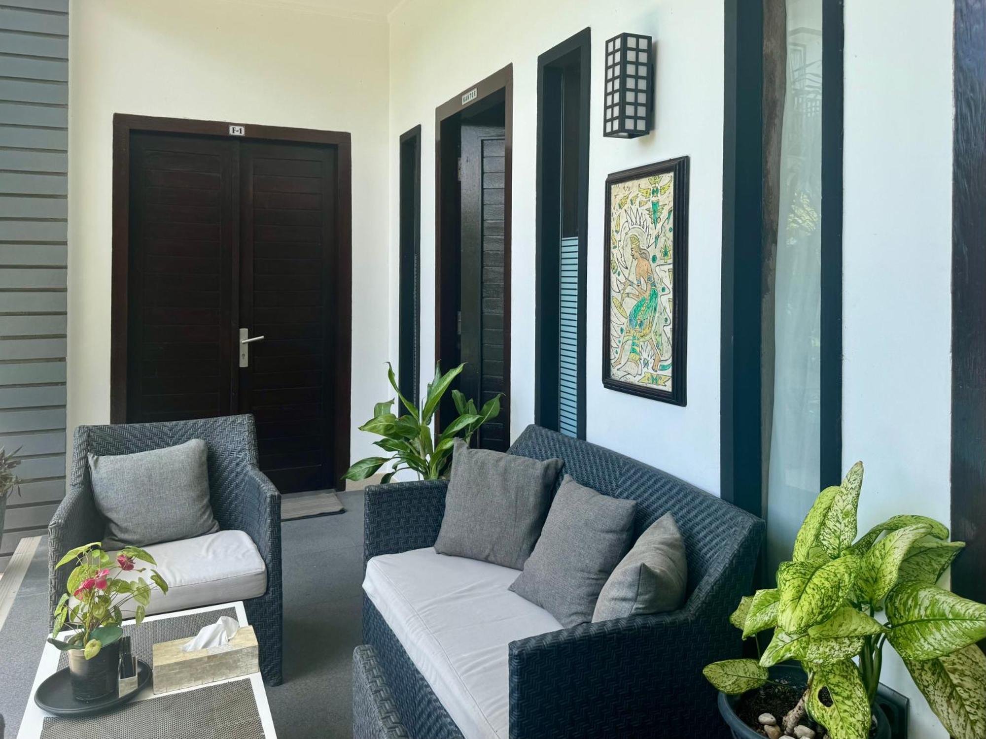 Villa Rumah Putih Abu Abu Senggigi Esterno foto