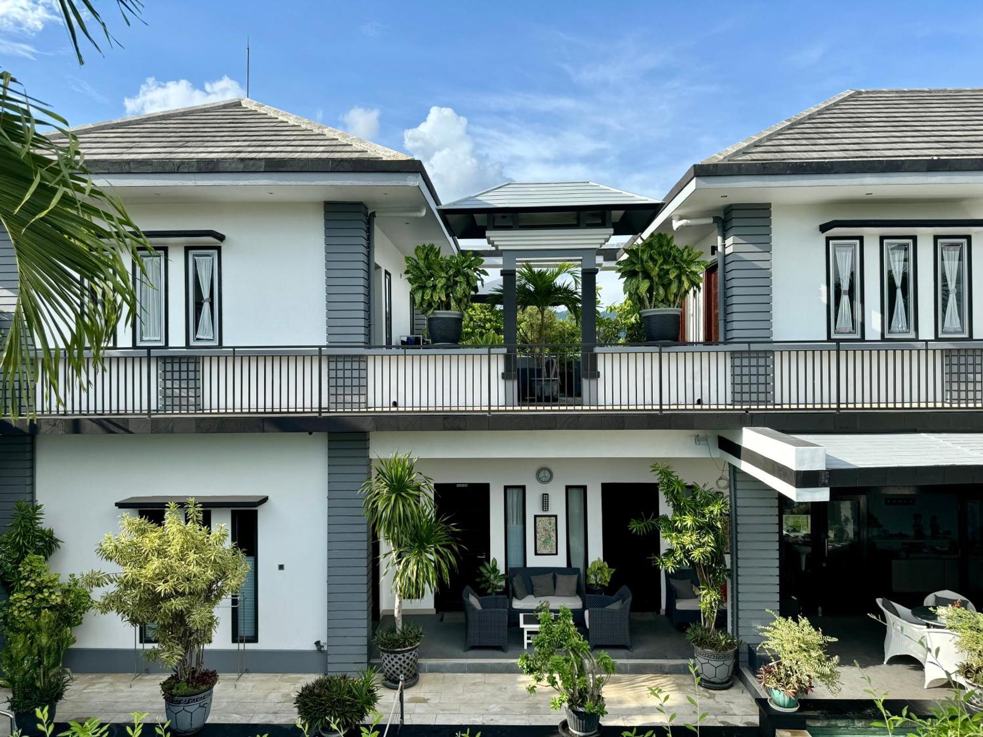 Villa Rumah Putih Abu Abu Senggigi Esterno foto