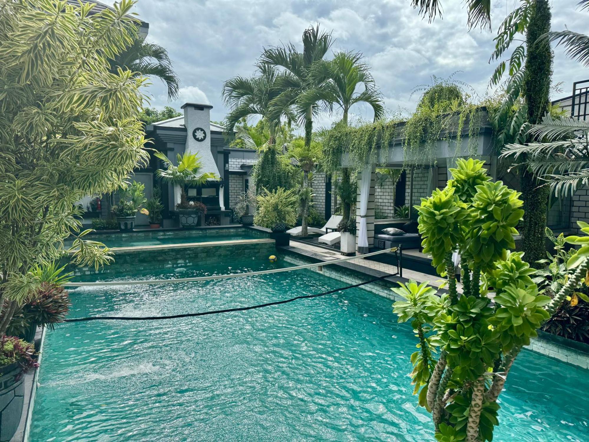 Villa Rumah Putih Abu Abu Senggigi Esterno foto