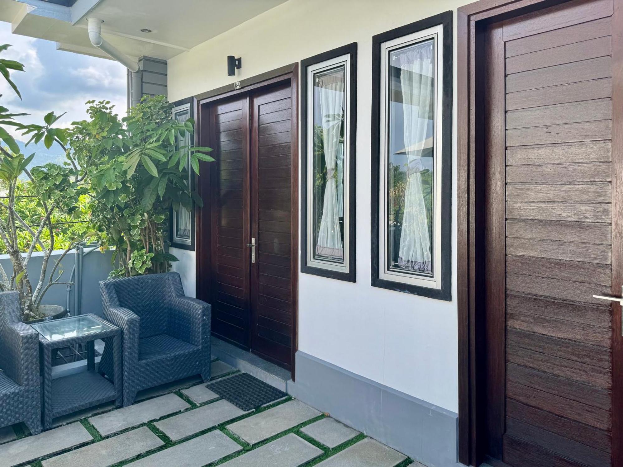 Villa Rumah Putih Abu Abu Senggigi Esterno foto