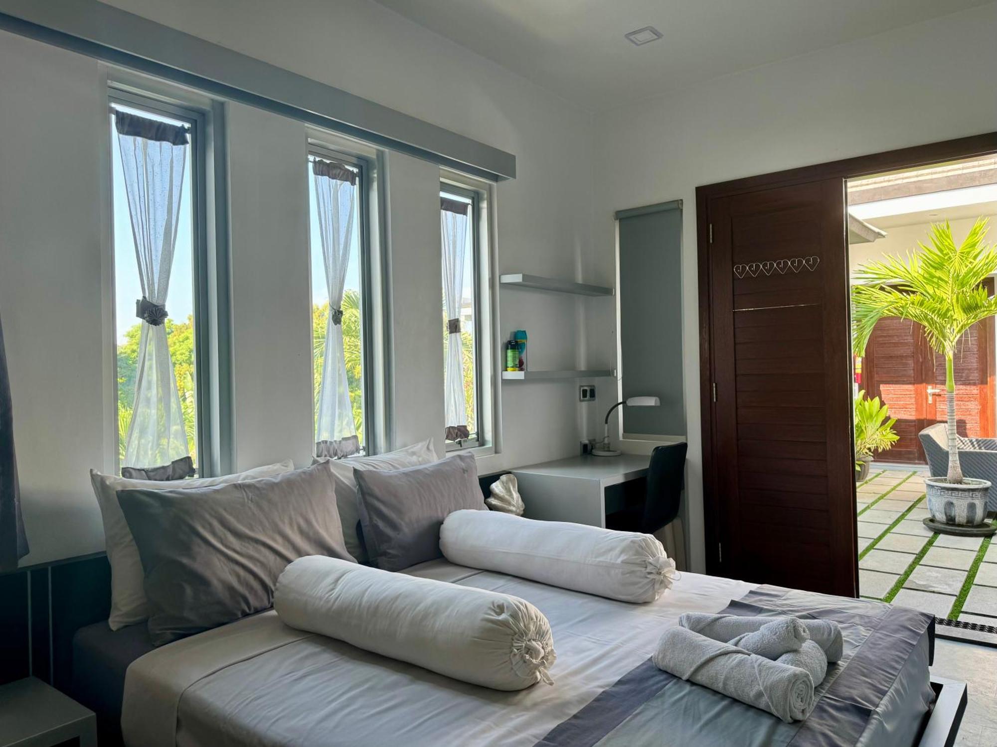 Villa Rumah Putih Abu Abu Senggigi Esterno foto