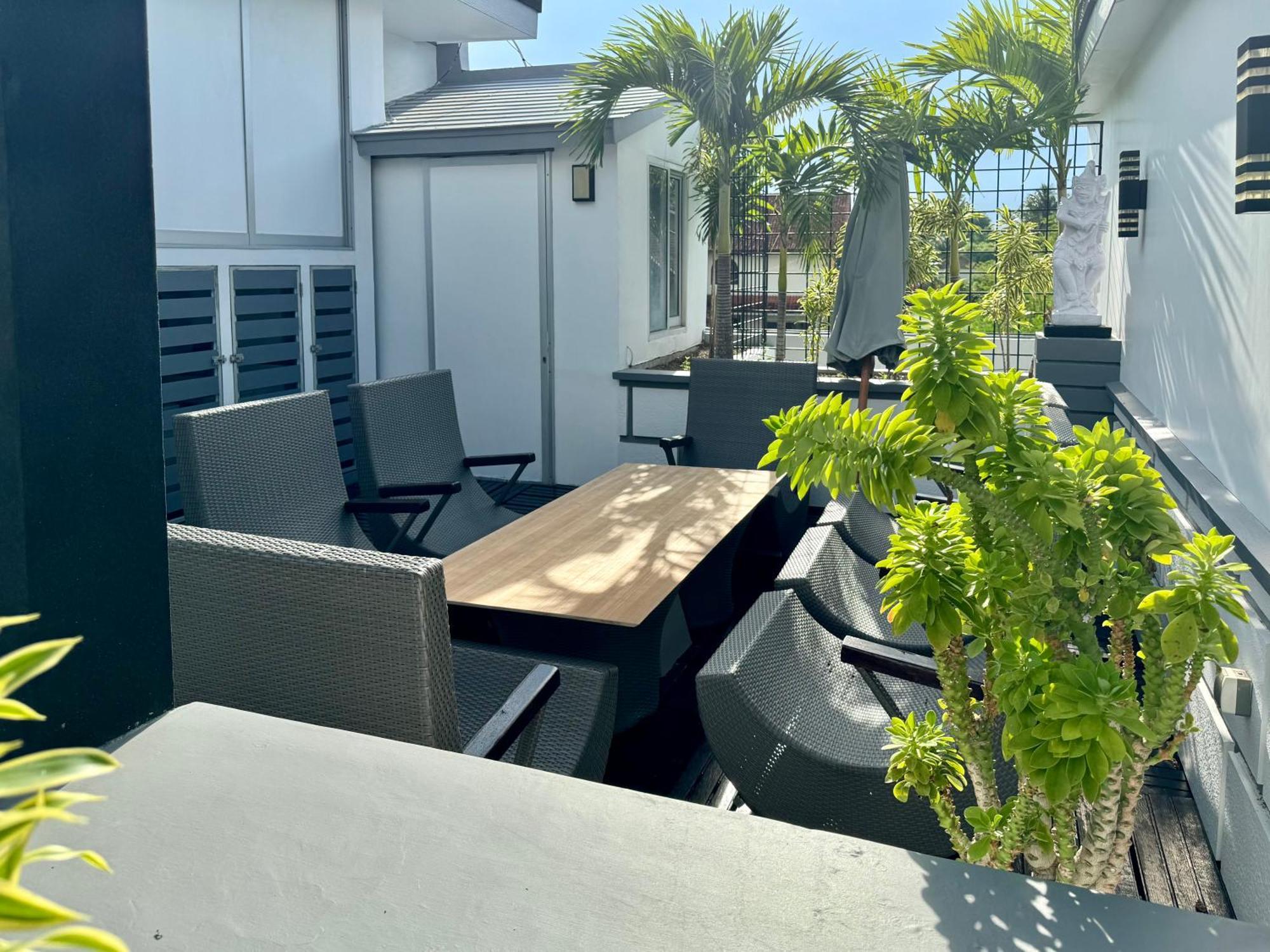 Villa Rumah Putih Abu Abu Senggigi Esterno foto